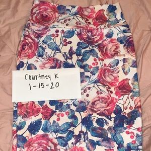 Unicorn LuLaRoe Cassie size small. Euc.